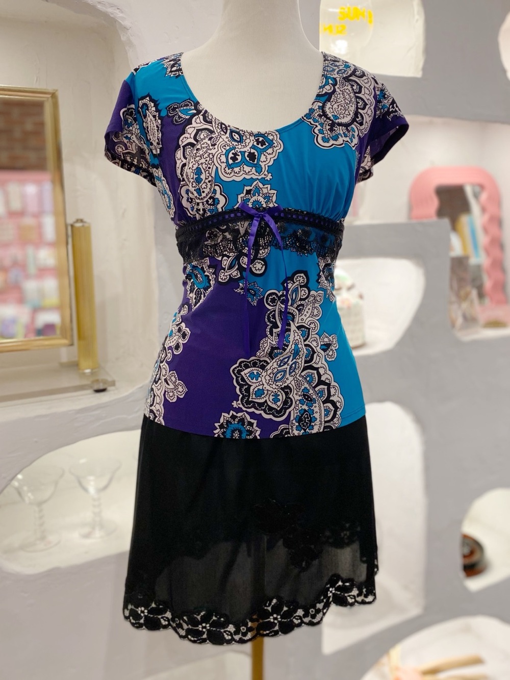 Y2K Vintage Women’s Blue & Purple Paisley Empire Waist Tank Top with Lace Detail